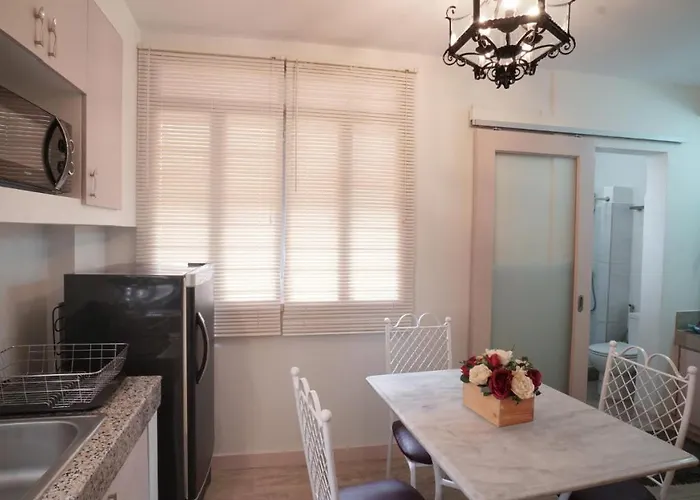 1775 Adriatico Apartment *